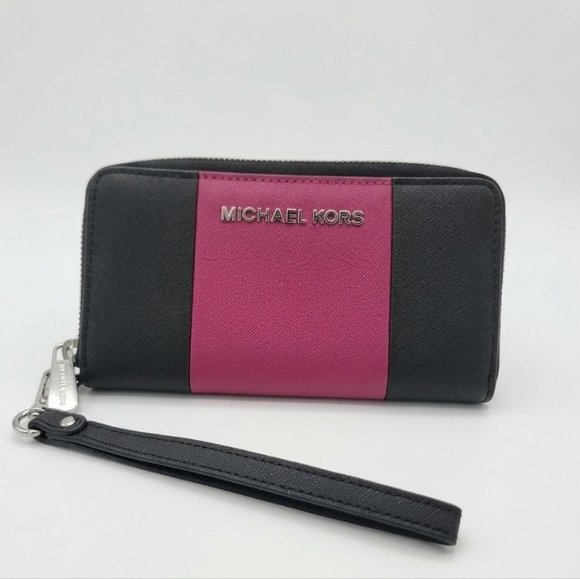 Michael Kors Handbags - Michael Kors Jet Set Center Stripe Leather Wallet